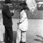 Paris 1900. La Parisienne à Longchamp.