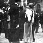 Paris 1900. La Parisienne à Longchamp.