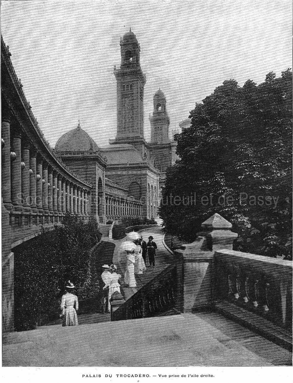 Le Palais du Trocadéro : photo prise de l'aile droite.